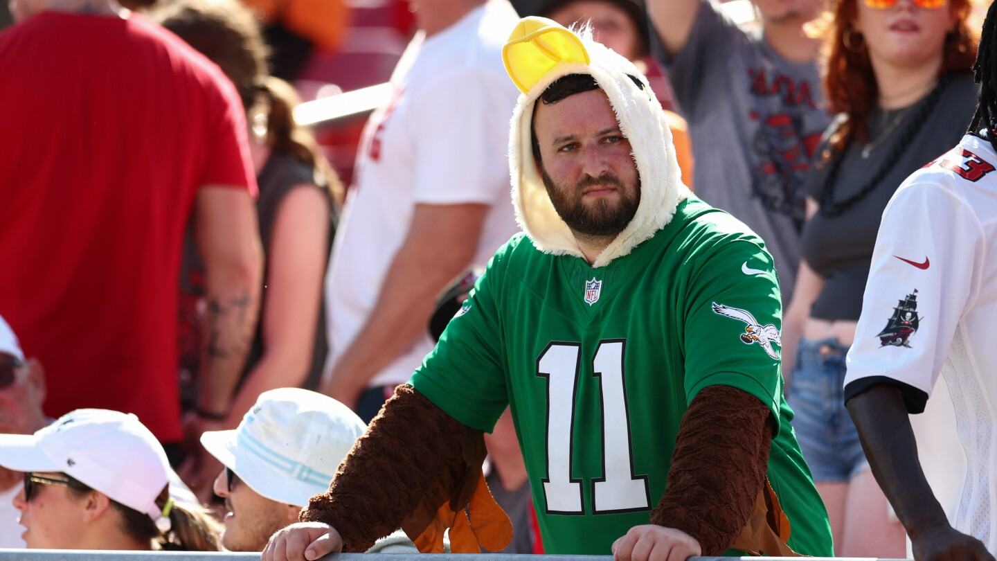 Eagles head to Tampa early to adjust to the heat before the big game