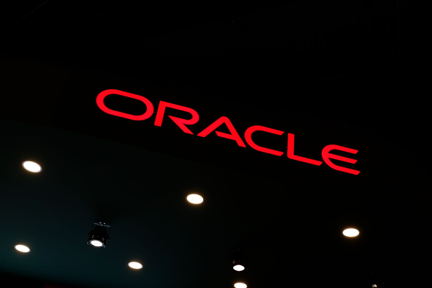 S&P 500: Oracle stock jumps while Synopsys faces declines today