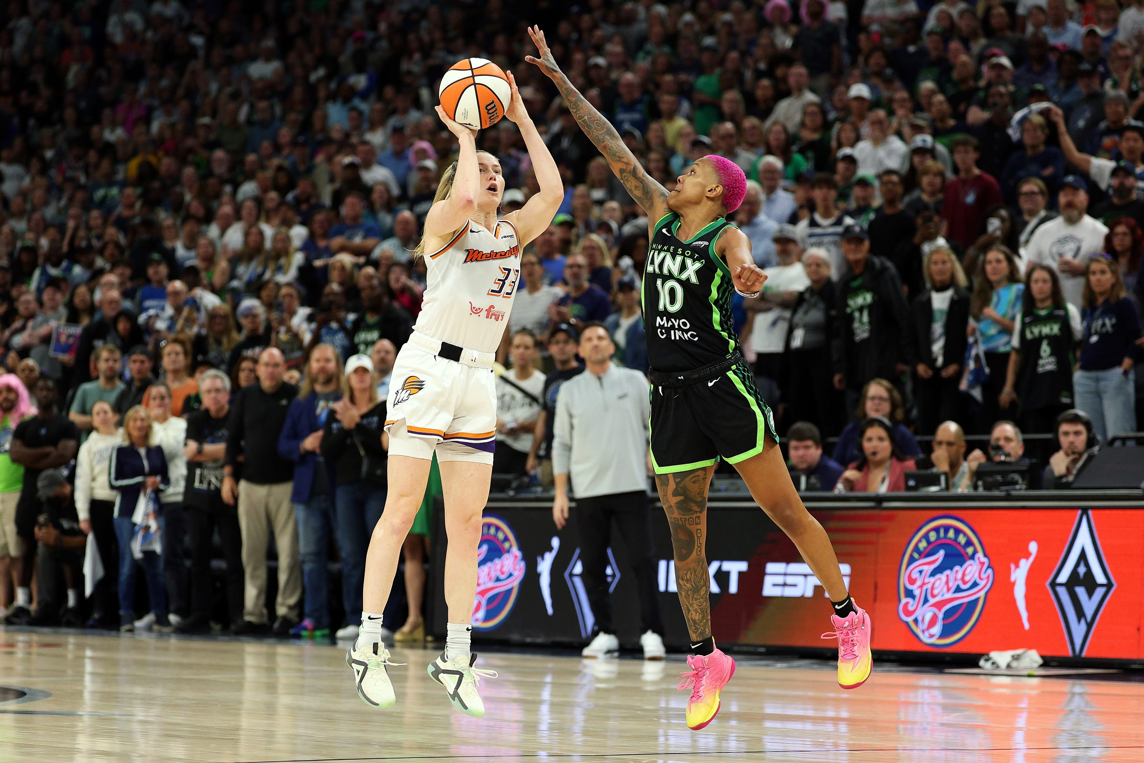 Sami Whitcomb’s readiness shone through, proving her dedication and skill on the court